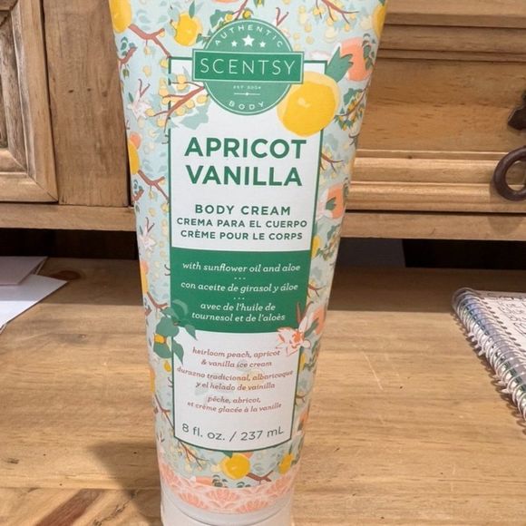SCENTSY BODY CREAM " APRICOT VANILLA"